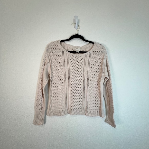 Artelier Nicole Miller lite weight cream color top in medium - Picture 1 of 6